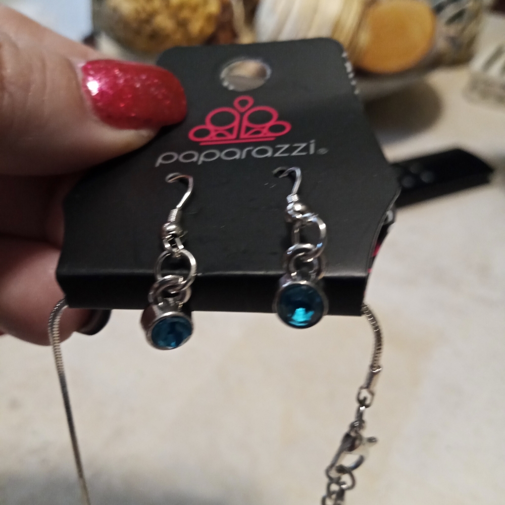 Paparazzi necklace with matching earrings/ blue - Picture 3 of 3
